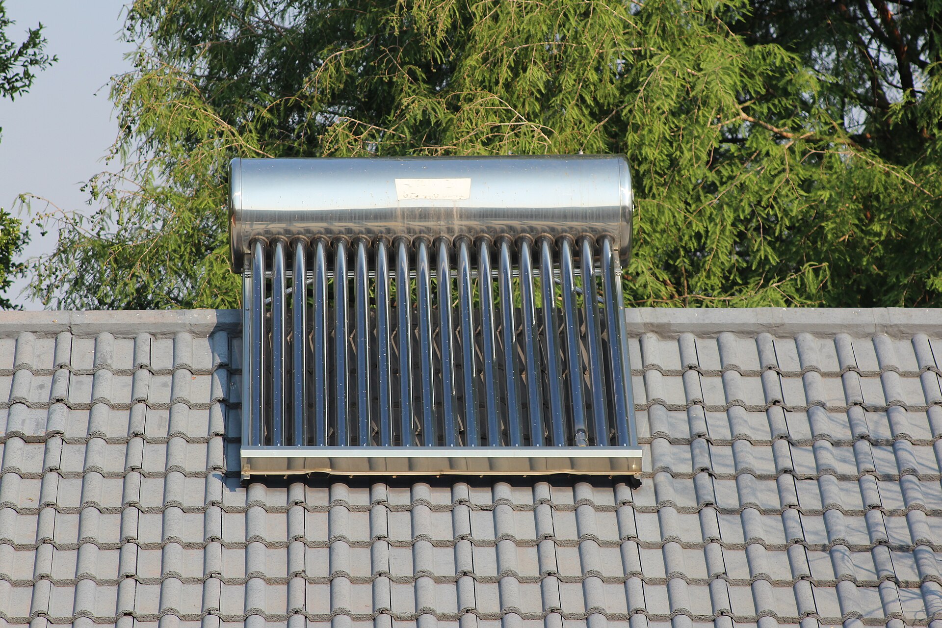 Solar hot water vs heat pump: which suits your home?